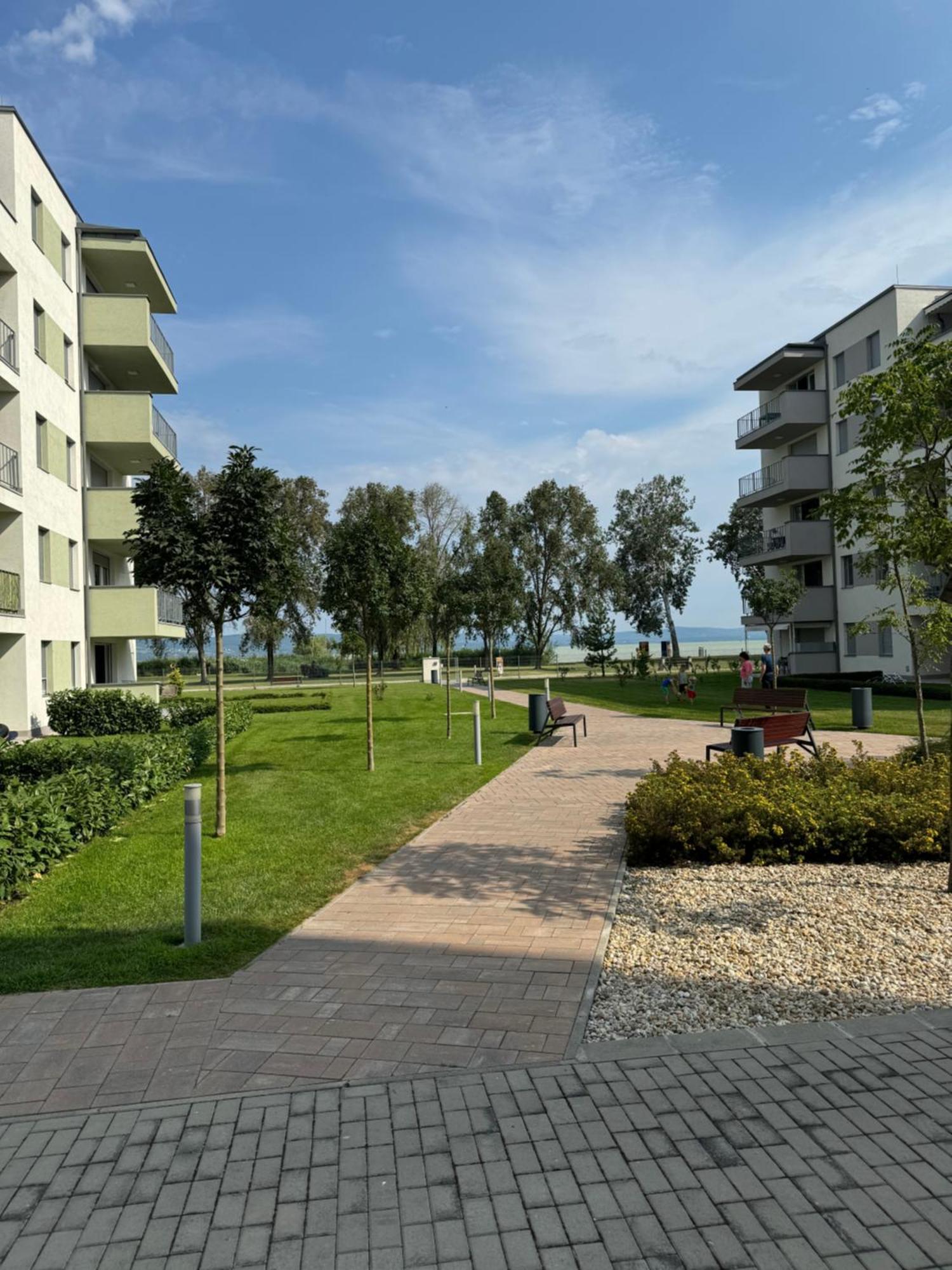 Lelle Resort Apartman Balatonlelle Extérieur photo
